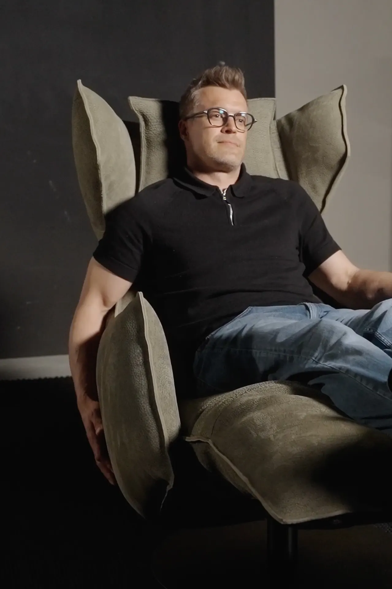 Relaxačné kreslo Charles od Bullfrog Design, dizajn Kurt Beier a Kati Quinger
